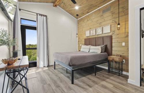 Luxury Hot-Tub WiFi - A Red River Barnhouse - Foto 22