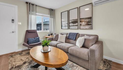 Ultimate Oceanside Retreat | Tower 9 Across from the Beach - Foto 4