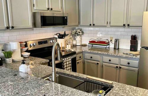 Beechside Breeze Luxury Condo with Pool Hot tub - Foto 60