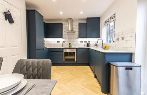 Charming Home in Bromsgrove - Perfect for Groups - Foto 4