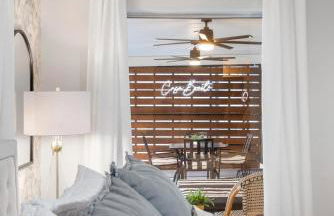 Stylish coastal retreat with Heated Saltwater pool - Foto 23