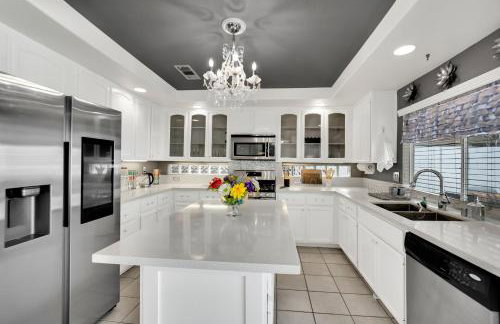 Spacious 6-bedroom house in Las Vegas - Photo 19