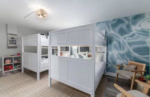 New listing~10 min to beach~Back yard fun~Pool - Foto 24