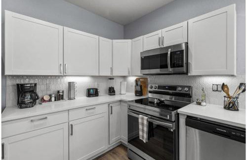 Retreat to a Brand-new Downtown Home 4br/3ba! - Foto 17