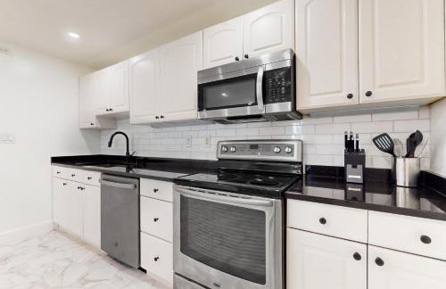 Shop, Dine, Unwind! Gateway to Boston Sights - Foto 10