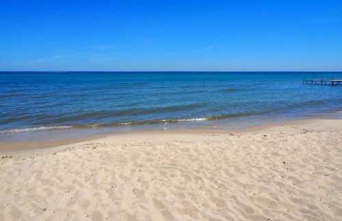 Getaway on Crystal Clear Lake Main and Guest House! - Foto 38