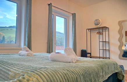 Black Forest -5- I Design-Apartment I 2 Etagen I Terrasse & Balkon mit Ausblick I Boxspring I Nespresso - Foto 10