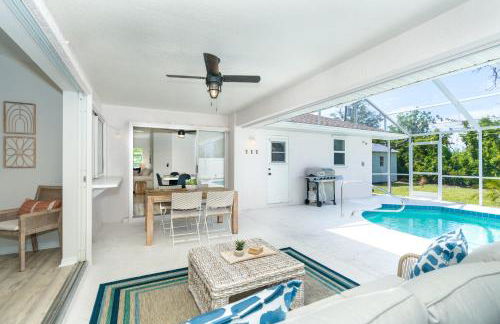 Beautiful Spacious Home! Close to Beaches - HEATED Private Pool - Foto 12