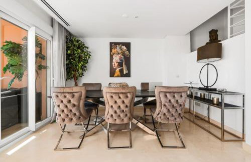 Luxury seaview apartment in Marbella located in a secure gated community with swimming pool and large terrace Perfect for families visiting Marbella and Puerto Banús - Foto 45