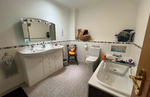 Luxury Seaside Home with Incredible Views - Foto 17