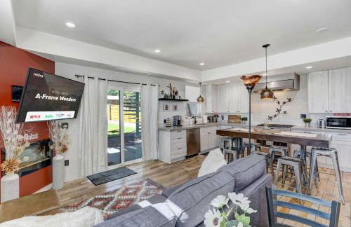 A-Frame Wonders Hot Tub w Mountain Views - Foto 11