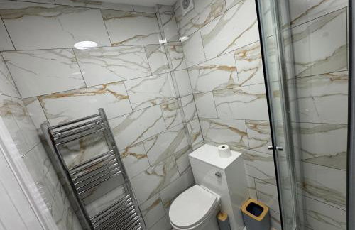 2 Bedroom Home with Free Parking & Fast Wi-Fi - Foto 23