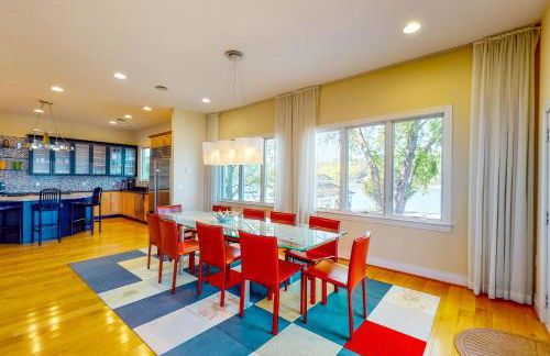 Deck and Private Dock! Winchester Creek Estate - Foto 9