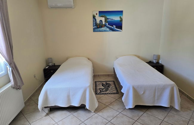 Skala - Villa - Sleeps 7 - Parking - Garden - Photo 10