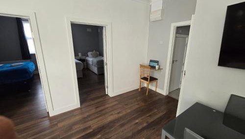 2 Bed Town Centre Nr Theatre Free Park Wi-Fi & garden - Foto 3