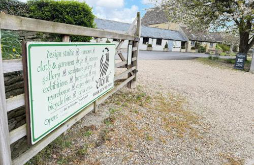 The Rabbit Hole - Photo 3