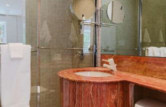 Private Beautiful Townhome w Zen Garden - Photo 24