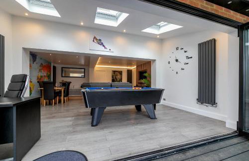 Contractors Dream~POOL TABLE~Close to Luton Airport~Three Double Bedrooms - Foto 32