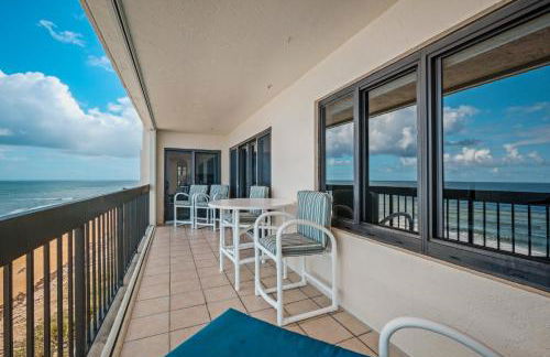 Luxury direct oceanfront corner penthouse with heated pool and garage parking - Foto 42