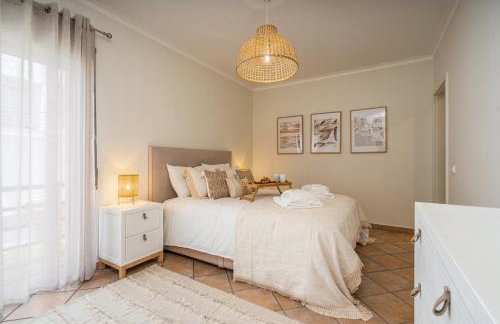 Bright Flat w/ Terrace & Pools by HostWise - Foto 1