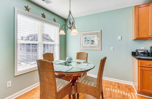 Marina and Beach Club Access Condo in Southport - Foto 13