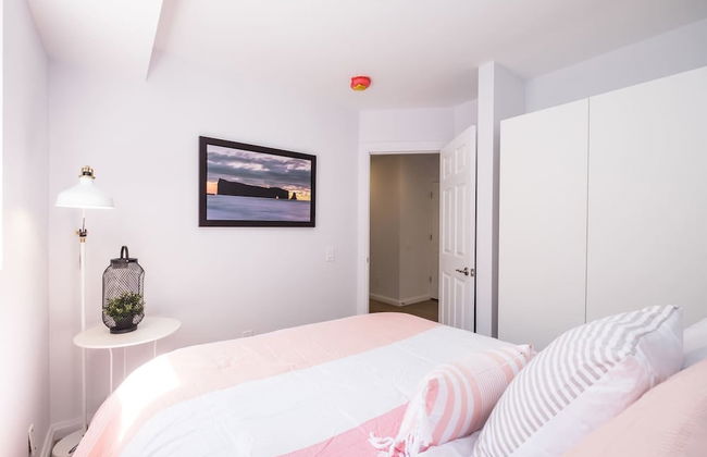 Chic & Central 3-bedroom in Little Italy - Photo 9