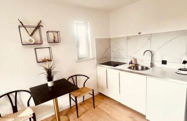 Ferienwohnung an der Uniklinik mit eigener Küche und renoviertem Badezimmer - Photo 4