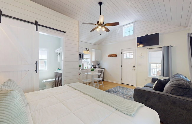 Coastal Estate - Photo 23