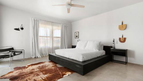 Boulder Surrounded Escape- ANOTHERdeserthouse - Photo 4