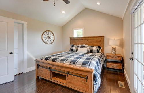 Beautiful Franklin Home with Bunkhouse and Hot Tub! - Foto 17
