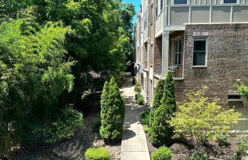 GLITZ & GUITARS I Stylish 3BR with Rooftop Hot Tub in East Nashville - Foto 26