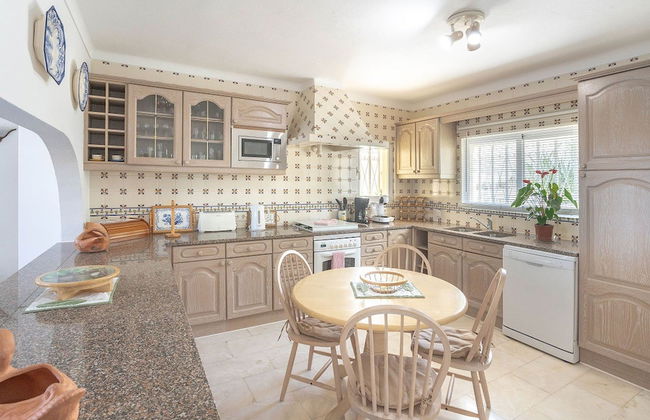 Silver Beautiful 4 Bedroom Vila Just Steps TO TH - Foto 14