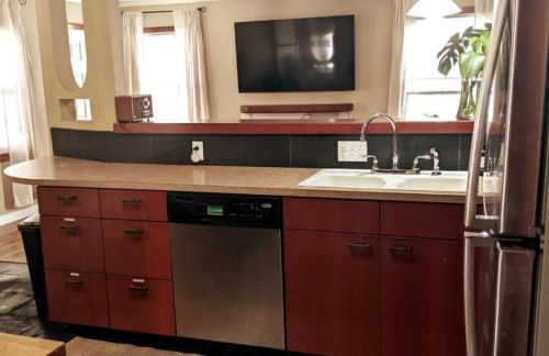 A Rare find - Bright, Warm, Charming Central Austin Home - Photo 12