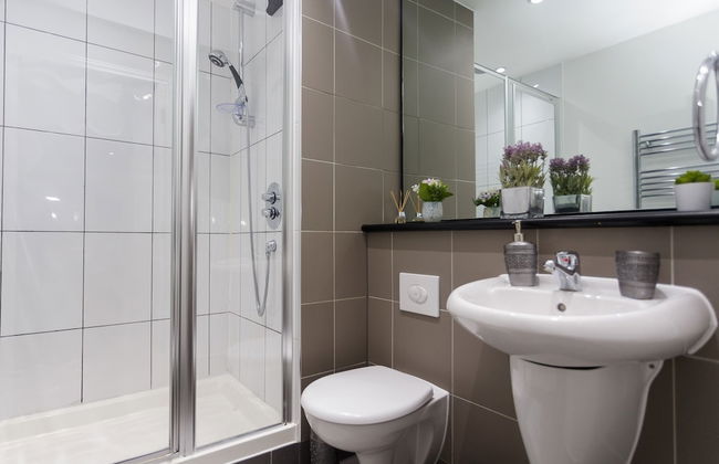 Live in Leeds Sky Penthouse - Photo 28