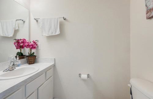 4 Mi to EverBank Stadium! Stylish Suburban Retreat - Foto 12