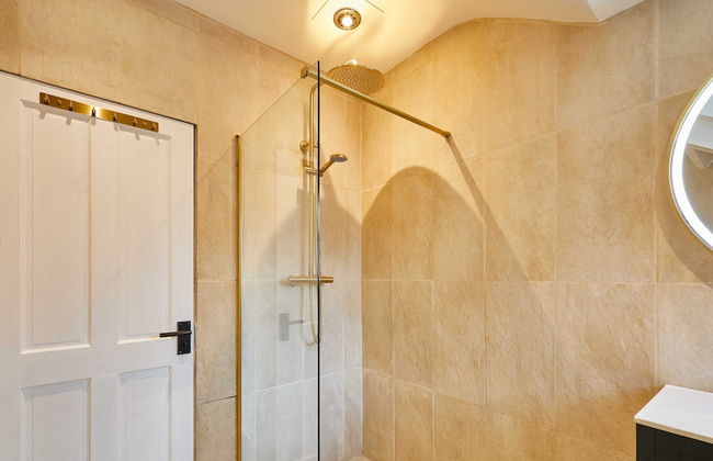 Host Stay The Rooftop Gallery - Photo 13