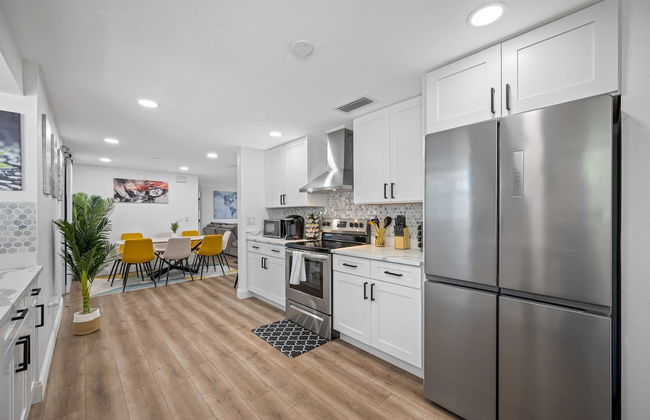 Paradise Haven- Amazing 4BR Oasis With Pool - Foto 16