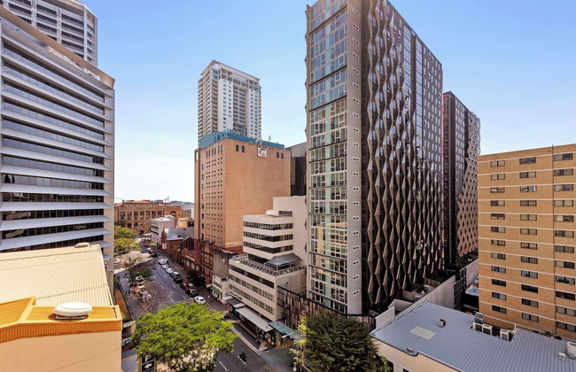 Oaks Brisbane Festival Suites - Photo 57