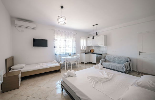 Mariana Apartments - Photo 33