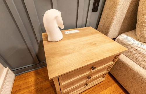 Family Retreat with Hot Tub, Game Room & Prime Location - Foto 30