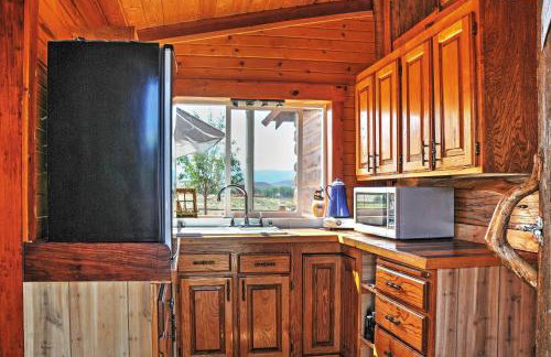 Remote Antimony Log Cabin with Green Meadow Views! - Foto 11