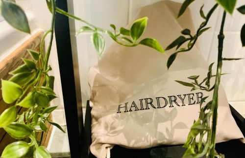 The Fifth Quarters, Grade II Listed Apartment, The Lace Market, NG1, City Centre, Nottingham, Sleeps 4 - Photo 39