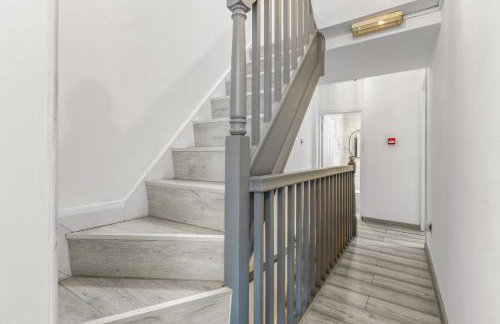 Modern City Centre Townhouse sleeps 10 & Parking - Foto 20
