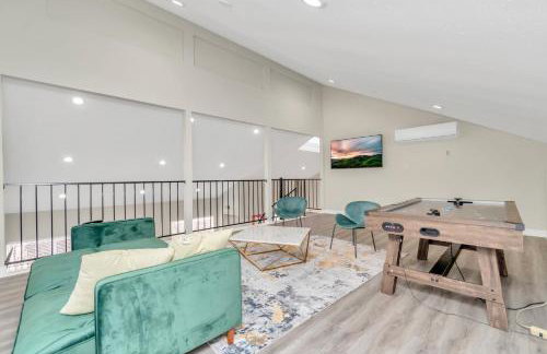 AccessibleGem 3BR Jacuzzi & Air Hockey Sleeps 13 Chinatown - Foto 71