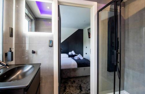 Luxury 4-Bedroom High-End Home, Includes Jacuzzi and Pool Table - Foto 72