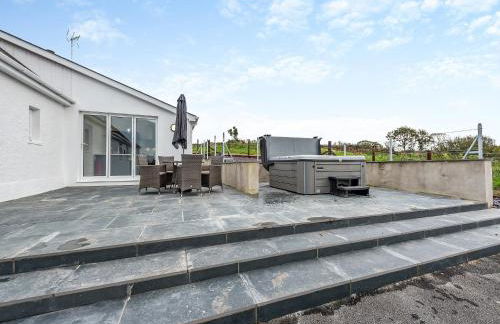 Maesyrhaf - Photo 25