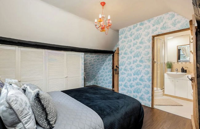 16th Century Thatched Cottage - Photo 1