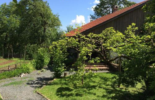 Cottage on Hill - Photo 1