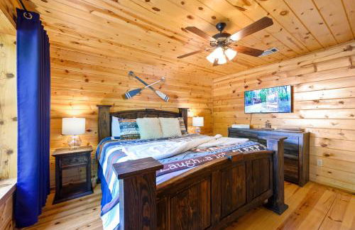 Hickory Bear - Cabin surrounded by pines, Sleeps 10, Hot Tub, Fire Pit, Arcade, Foosball Table & Deck Slide - Photo 45