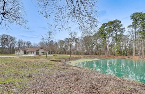 Peaceful Longview Home with Pond, 6 Mi to Downtown! - Foto 39